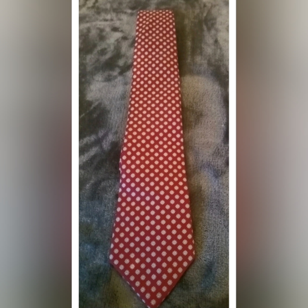 Classic Red and White Patterned Men's Tie